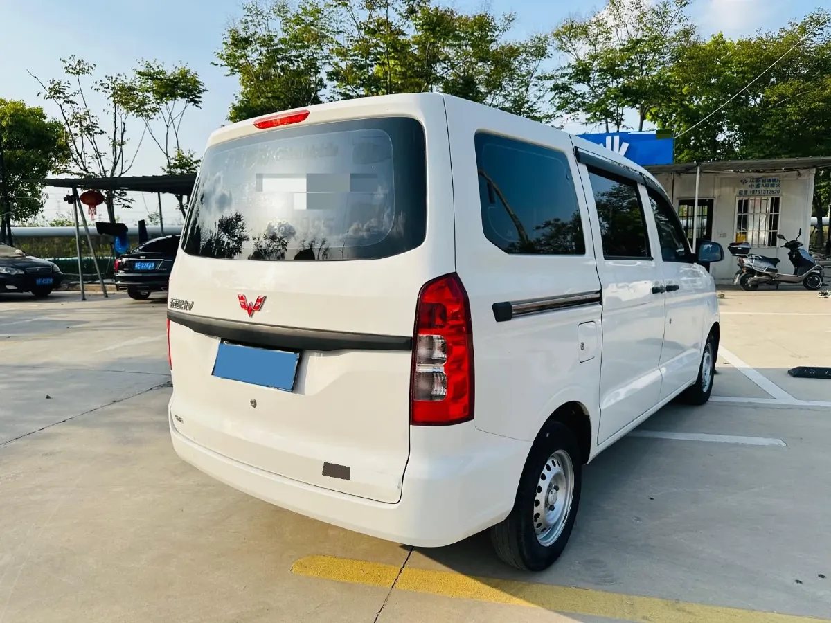 2019 WuLing HongGuang V 1.5L 99HP L4 6MT,autocango,china used car exporter,china ev exporter,chinese used car exporter,chinese used ev exporter