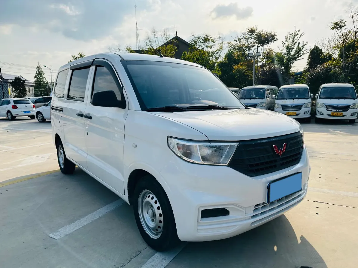 2019 WuLing HongGuang V 1.5L 99HP L4 6MT,autocango,china used car exporter,china ev exporter,chinese used car exporter,chinese used ev exporter