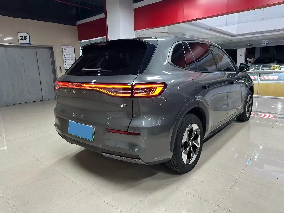 2024 Geely Emgrand L HiP 1.5T 181HP L4 3DHT PHEV 15.5KWH,autocango,china used car exporter,china ev exporter,chinese used car exporter,chinese used ev exporter