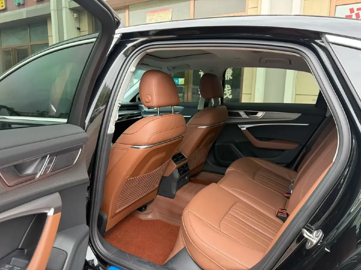 2025 Audi A6L 2.0T 245HP L4 7DCT,autocango,china used car exporter,china ev exporter,chinese used car exporter,chinese used ev exporter