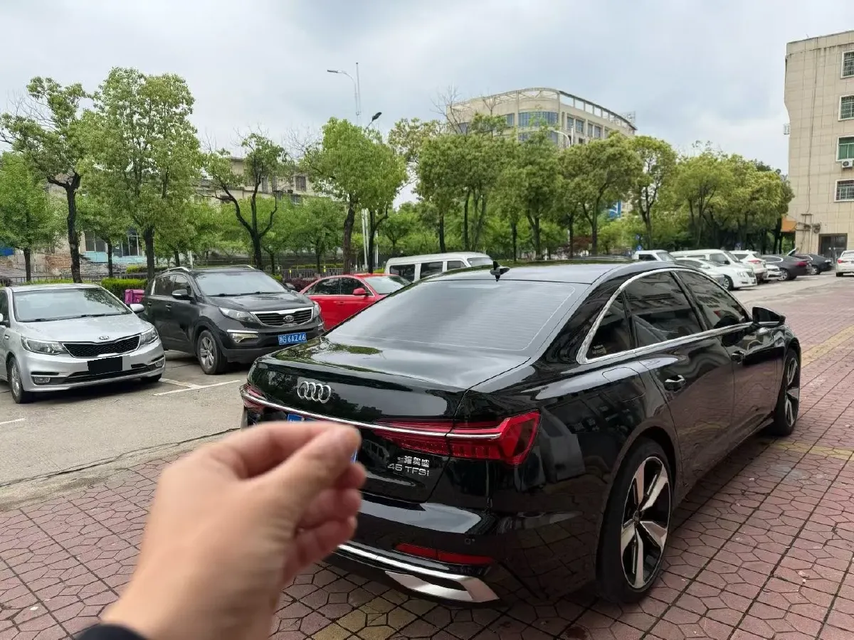 2025 Audi A6L 2.0T 245HP L4 7DCT,autocango,china used car exporter,china ev exporter,chinese used car exporter,chinese used ev exporter