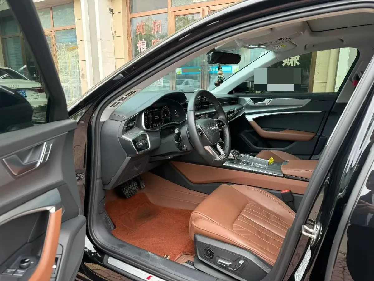 2025 Audi A6L 2.0T 245HP L4 7DCT,autocango,china used car exporter,china ev exporter,chinese used car exporter,chinese used ev exporter