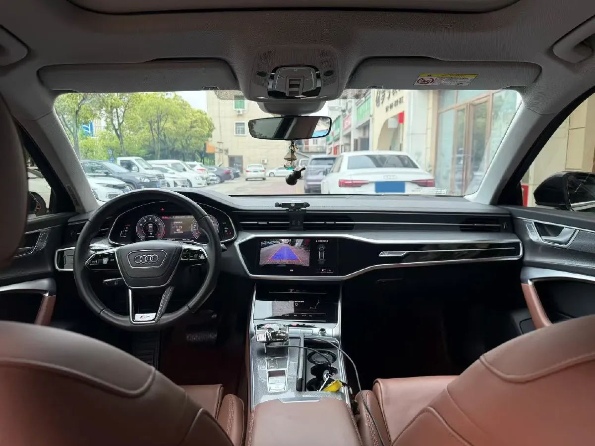 2025 Audi A6L 2.0T 245HP L4 7DCT,autocango,china used car exporter,china ev exporter,chinese used car exporter,chinese used ev exporter