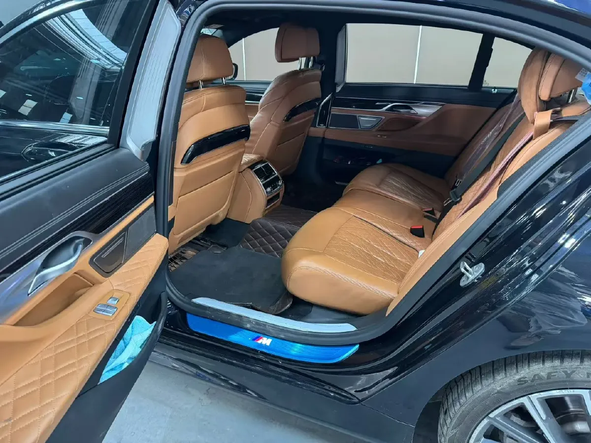 2021 BMW 7 Series 2.0T 265HP L4 8AT,autocango,china used car exporter,china ev exporter,chinese used car exporter,chinese used ev exporter