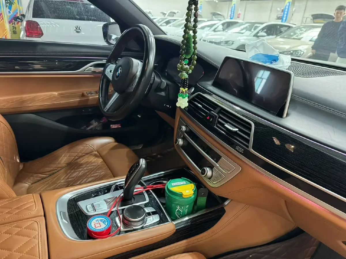 2021 BMW 7 Series 2.0T 265HP L4 8AT,autocango,china used car exporter,china ev exporter,chinese used car exporter,chinese used ev exporter