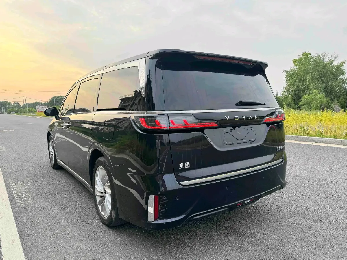 2022 Voyah Dream 1.5T 136HP L4 PHEV 25.57KWH,autocango,china used car exporter,china ev exporter,chinese used car exporter,chinese used ev exporter