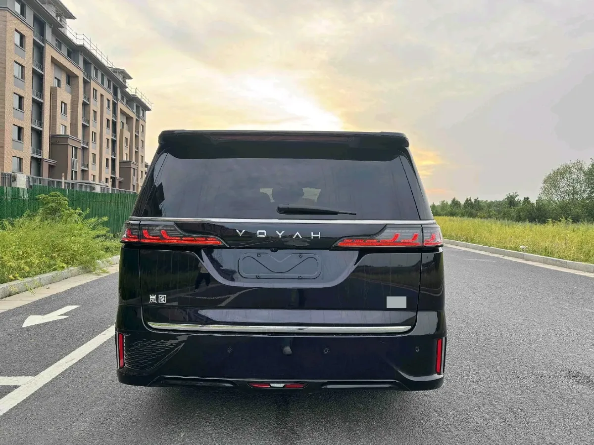 2022 Voyah Dream 1.5T 136HP L4 PHEV 25.57KWH,autocango,china used car exporter,china ev exporter,chinese used car exporter,chinese used ev exporter
