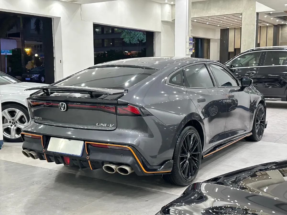 2023 ChangAn UNI-V 1.5T 188HP L4 7DCT,autocango,china used car exporter,china ev exporter,chinese used car exporter,chinese used ev exporter