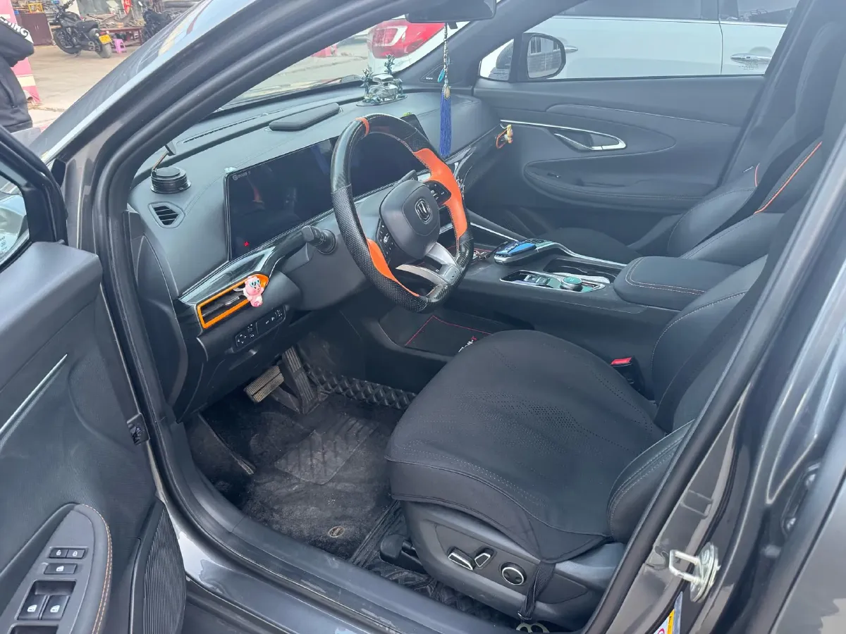 2022 ChangAn UNI-T 1.5T 188HP L4 7DCT,autocango,china used car exporter,china ev exporter,chinese used car exporter,chinese used ev exporter