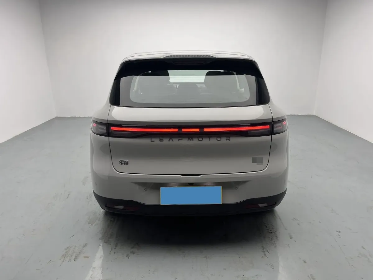 2025 Leapmotor B10 BEV 56.2KWH,autocango,china used car exporter,china ev exporter,chinese used car exporter,chinese used ev exporter