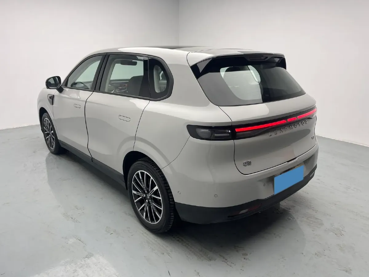 2025 Leapmotor B10 BEV 56.2KWH,autocango,china used car exporter,china ev exporter,chinese used car exporter,chinese used ev exporter