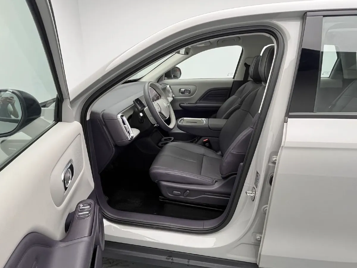 2025 Leapmotor B10 BEV 56.2KWH,autocango,china used car exporter,china ev exporter,chinese used car exporter,chinese used ev exporter