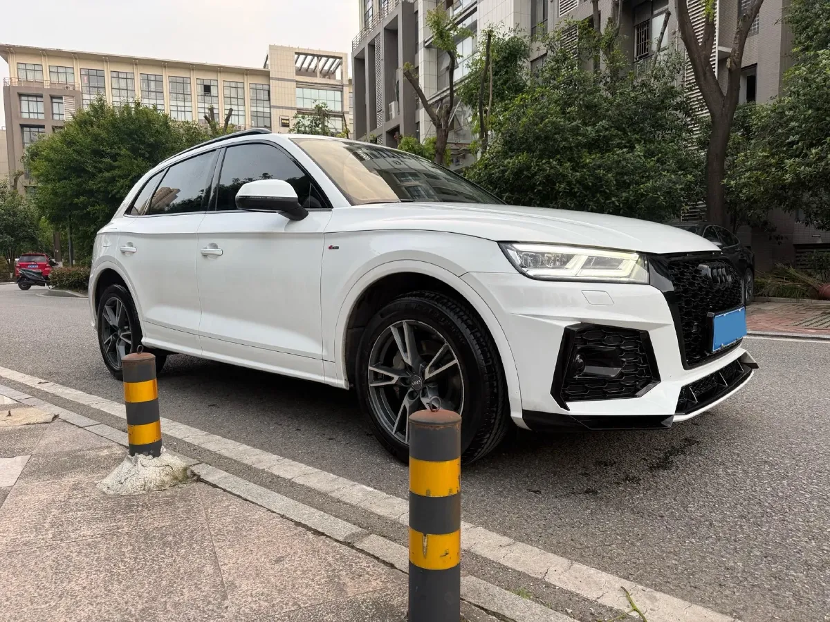 2020 Audi Q5L 2.0T 190HP L4 7DCT,autocango,china used car exporter,china ev exporter,chinese used car exporter,chinese used ev exporter