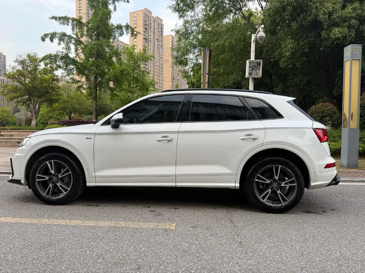 2020 Audi Q5L 2.0T 190HP L4 7DCT,autocango,china used car exporter,china ev exporter,chinese used car exporter,chinese used ev exporter