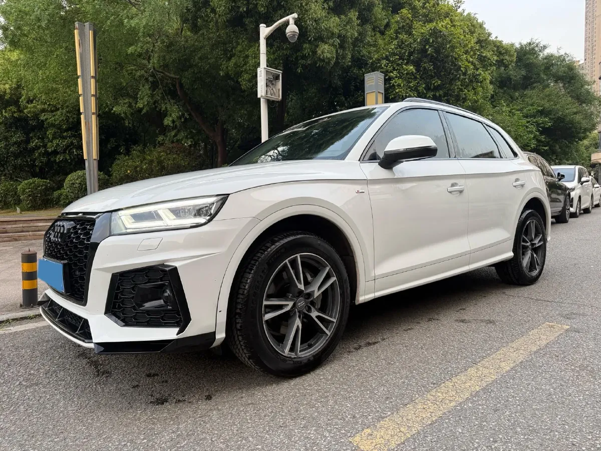 2020 Audi Q5L 2.0T 190HP L4 7DCT,autocango,china used car exporter,china ev exporter,chinese used car exporter,chinese used ev exporter