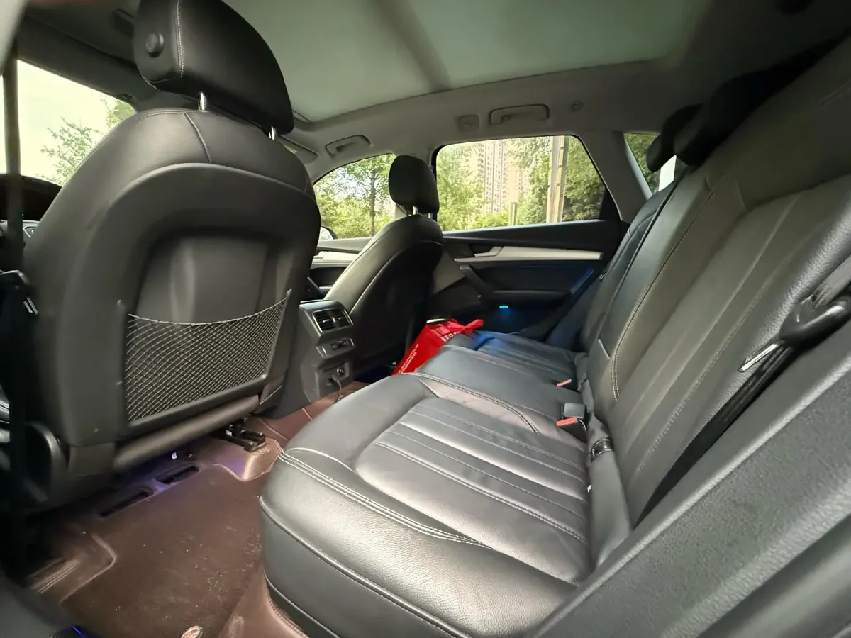 2020 Audi Q5L 2.0T 190HP L4 7DCT,autocango,china used car exporter,china ev exporter,chinese used car exporter,chinese used ev exporter