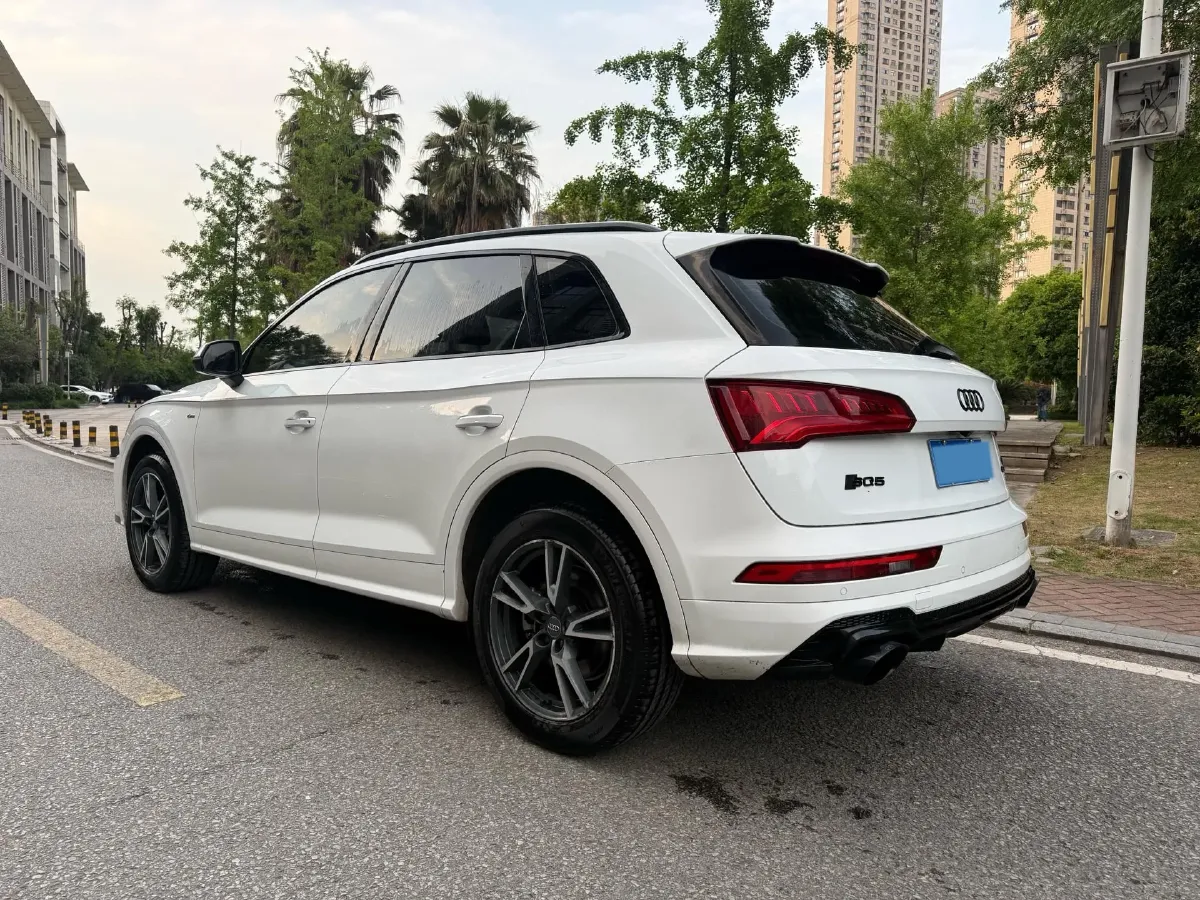 2020 Audi Q5L 2.0T 190HP L4 7DCT,autocango,china used car exporter,china ev exporter,chinese used car exporter,chinese used ev exporter