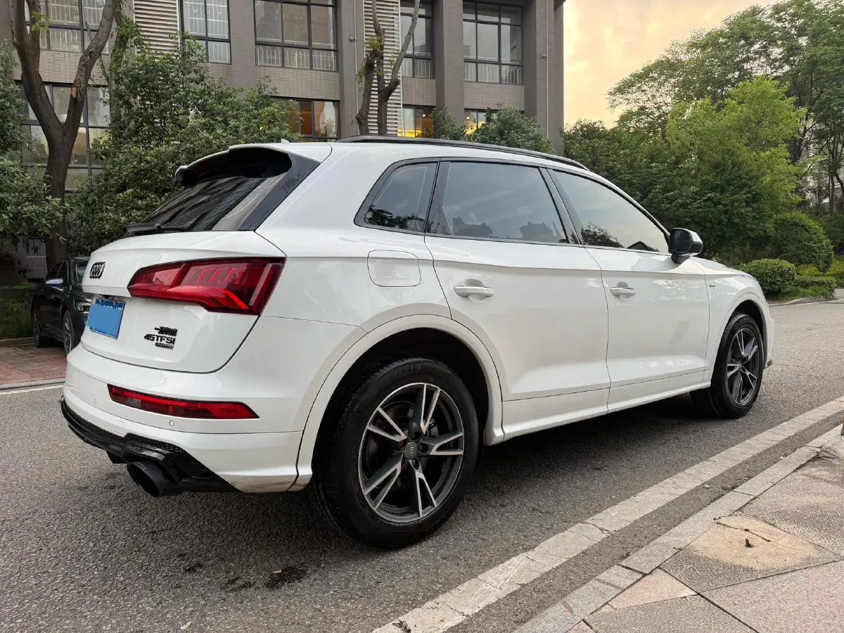 2020 Audi Q5L 2.0T 190HP L4 7DCT,autocango,china used car exporter,china ev exporter,chinese used car exporter,chinese used ev exporter