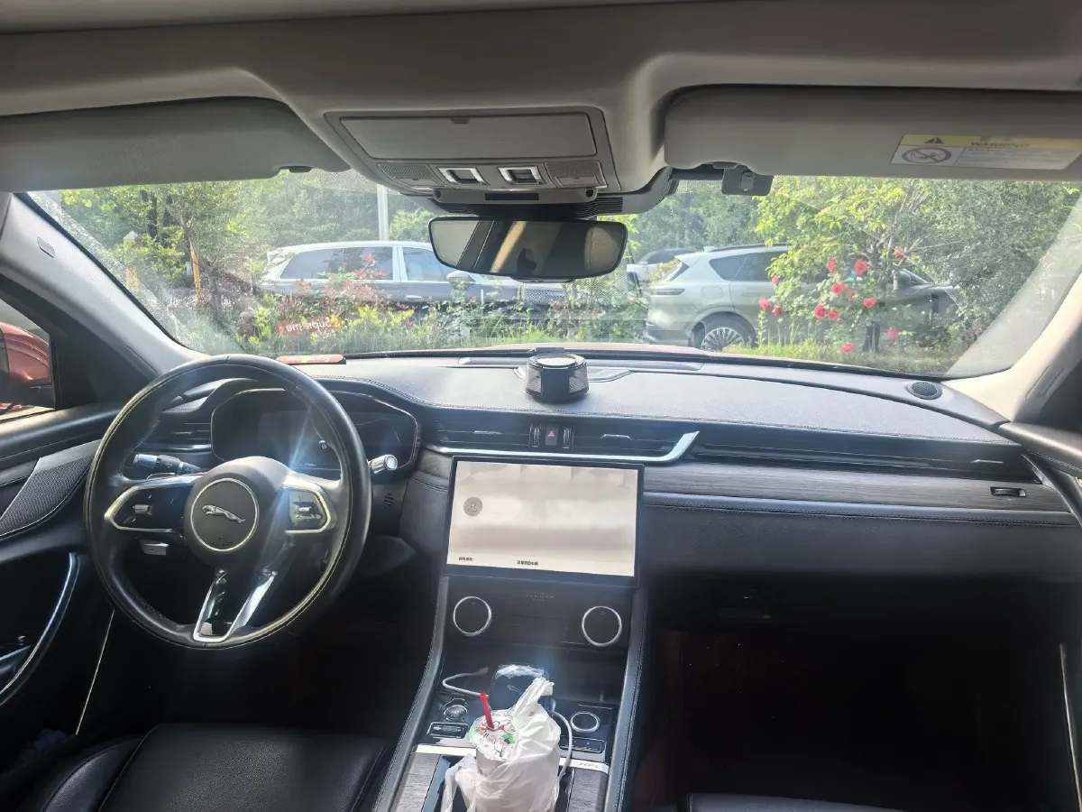 2021 Jaguar XFL 2.0T 200HP L4 8AT,autocango,china used car exporter,china ev exporter,chinese used car exporter,chinese used ev exporter