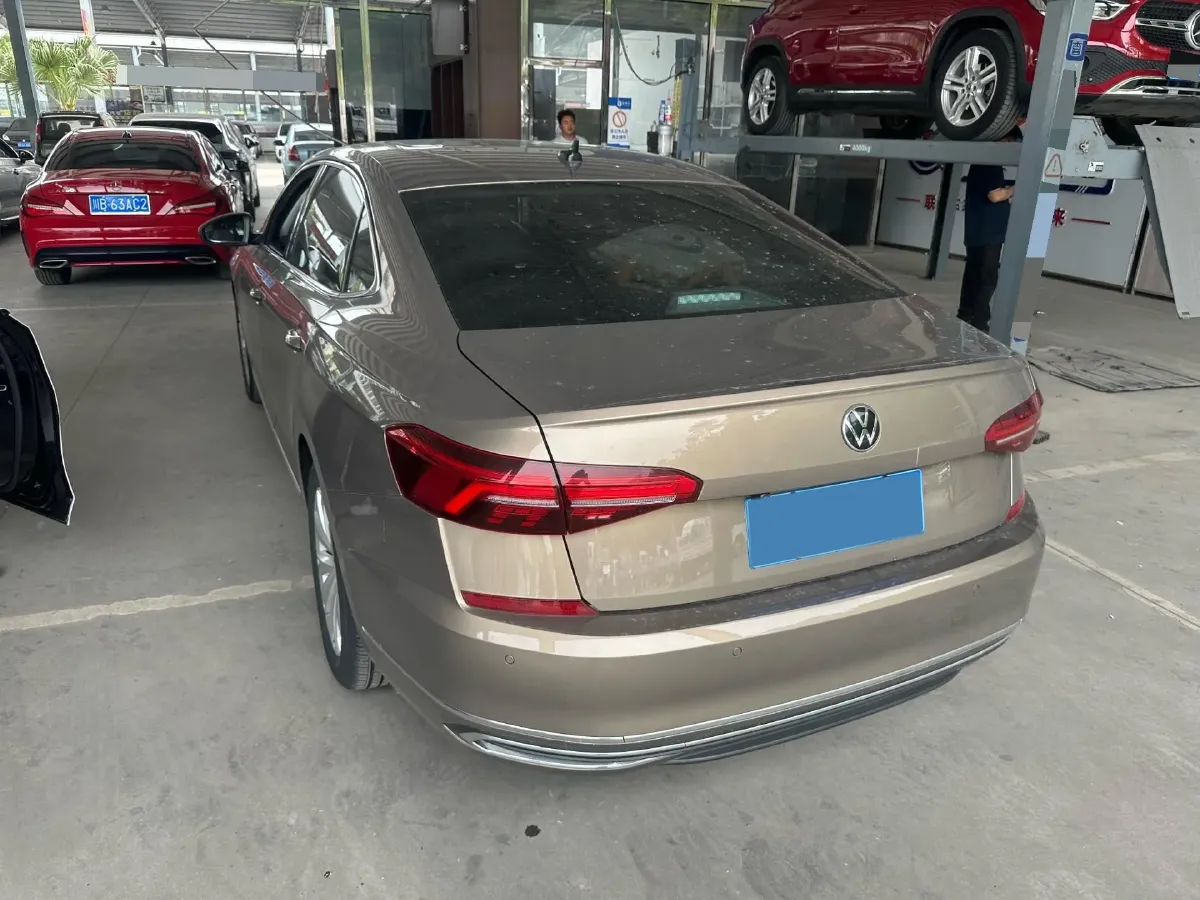 2020 Volkswagen Passat 2.0T 186HP L4 7DCT,autocango,china used car exporter,china ev exporter,chinese used car exporter,chinese used ev exporter