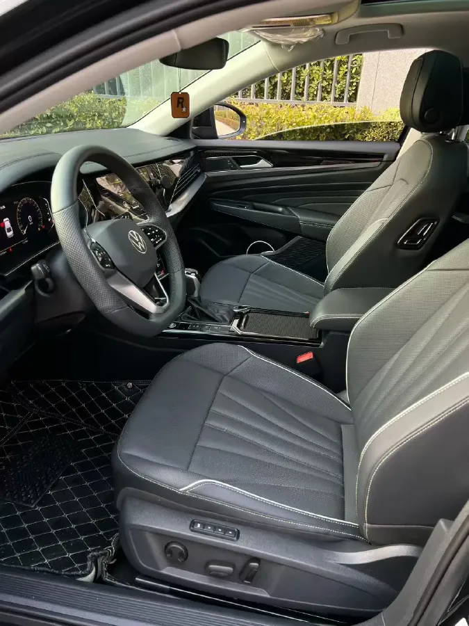 2024 Volkswagen Passat 2.0T 220HP L4 7DCT,autocango,china used car exporter,china ev exporter,chinese used car exporter,chinese used ev exporter