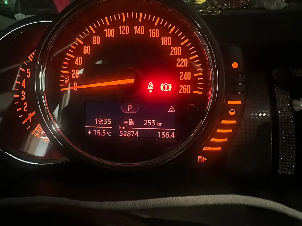 2017 MINI MINI 1.5T 136HP L3 6AT,autocango,china used car exporter,china ev exporter,chinese used car exporter,chinese used ev exporter