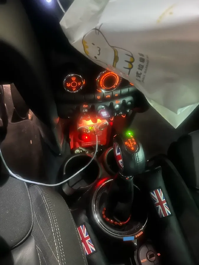 2017 MINI MINI 1.5T 136HP L3 6AT,autocango,china used car exporter,china ev exporter,chinese used car exporter,chinese used ev exporter