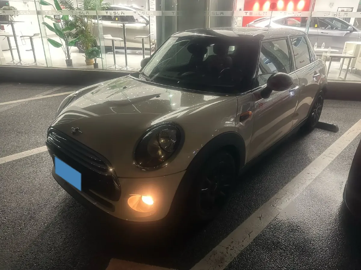 2017 MINI MINI 1.5T 136HP L3 6AT,autocango,china used car exporter,china ev exporter,chinese used car exporter,chinese used ev exporter