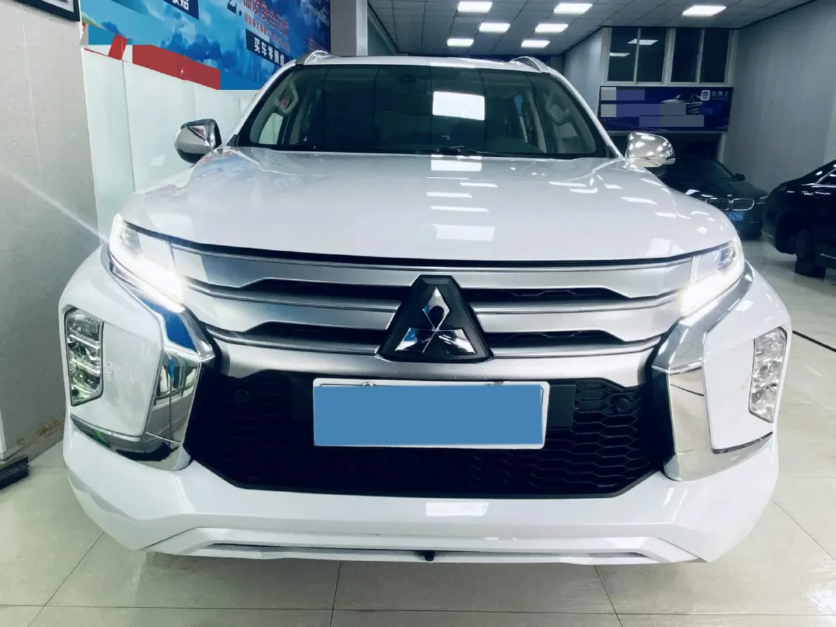 2020 Mitsubishi Pajero 3.0L 209HP V6 8AT,autocango,china used car exporter,china ev exporter,chinese used car exporter,chinese used ev exporter