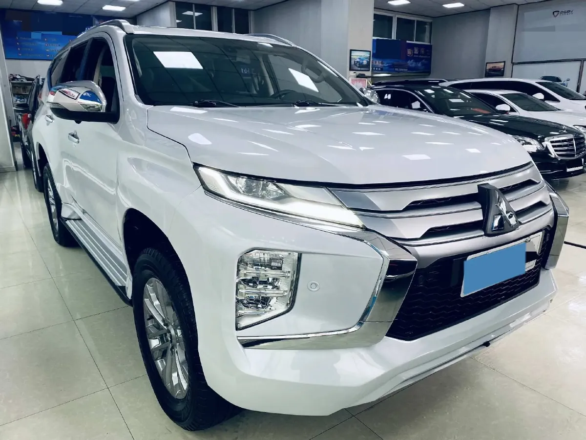2020 Mitsubishi Pajero 3.0L 209HP V6 8AT,autocango,china used car exporter,china ev exporter,chinese used car exporter,chinese used ev exporter