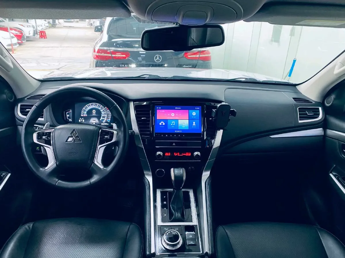 2020 Mitsubishi Pajero 3.0L 209HP V6 8AT,autocango,china used car exporter,china ev exporter,chinese used car exporter,chinese used ev exporter