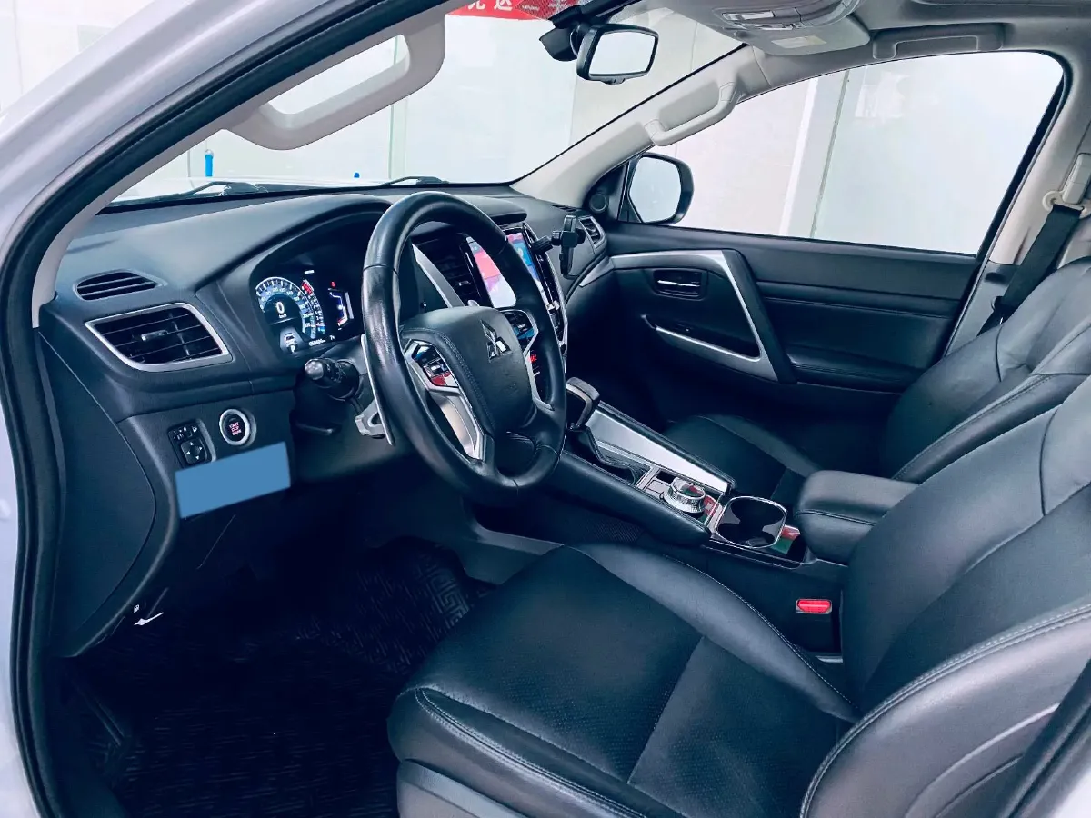 2020 Mitsubishi Pajero 3.0L 209HP V6 8AT,autocango,china used car exporter,china ev exporter,chinese used car exporter,chinese used ev exporter