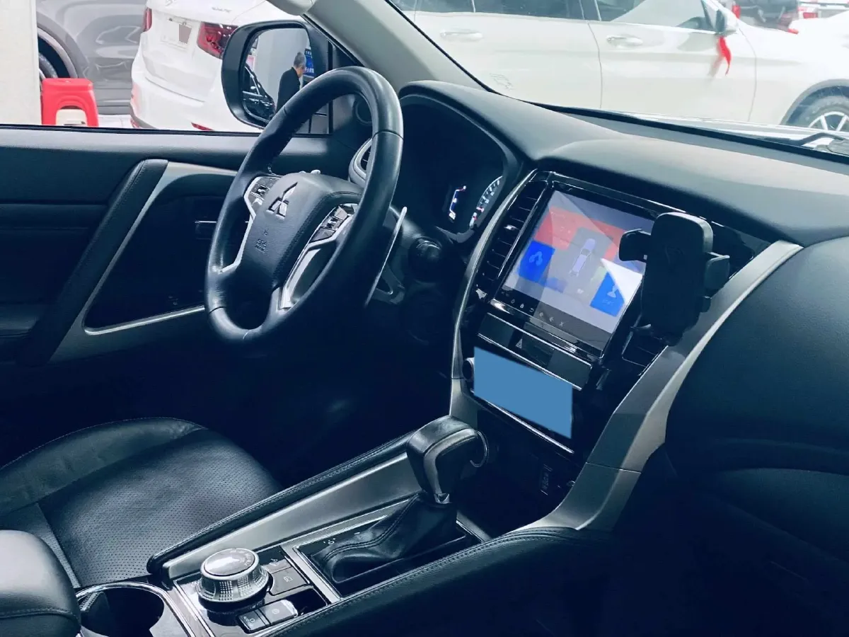 2020 Mitsubishi Pajero 3.0L 209HP V6 8AT,autocango,china used car exporter,china ev exporter,chinese used car exporter,chinese used ev exporter