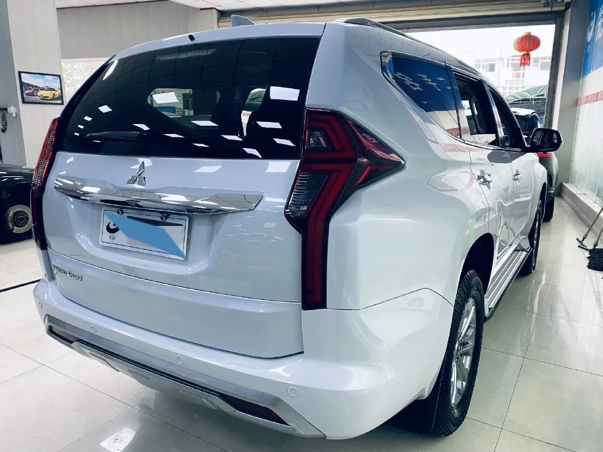 2020 Mitsubishi Pajero 3.0L 209HP V6 8AT,autocango,china used car exporter,china ev exporter,chinese used car exporter,chinese used ev exporter