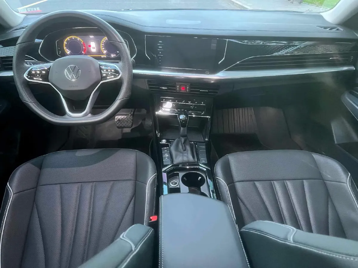 2024 Volkswagen Passat 2.0T 220HP L4 7DCT,autocango,china used car exporter,china ev exporter,chinese used car exporter,chinese used ev exporter