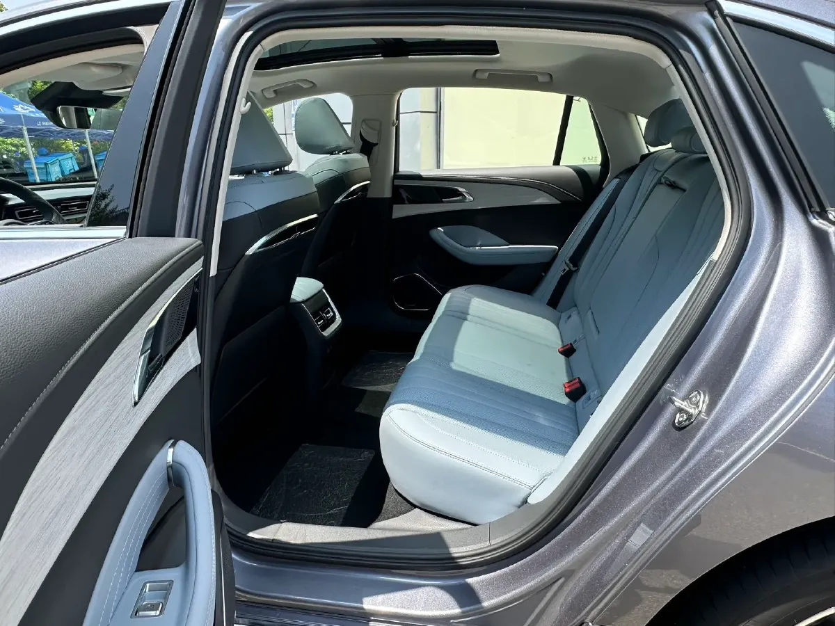 2025 HongQi H5 1.5T 150HP L4 1DHT PHEV,autocango,china used car exporter,china ev exporter,chinese used car exporter,chinese used ev exporter