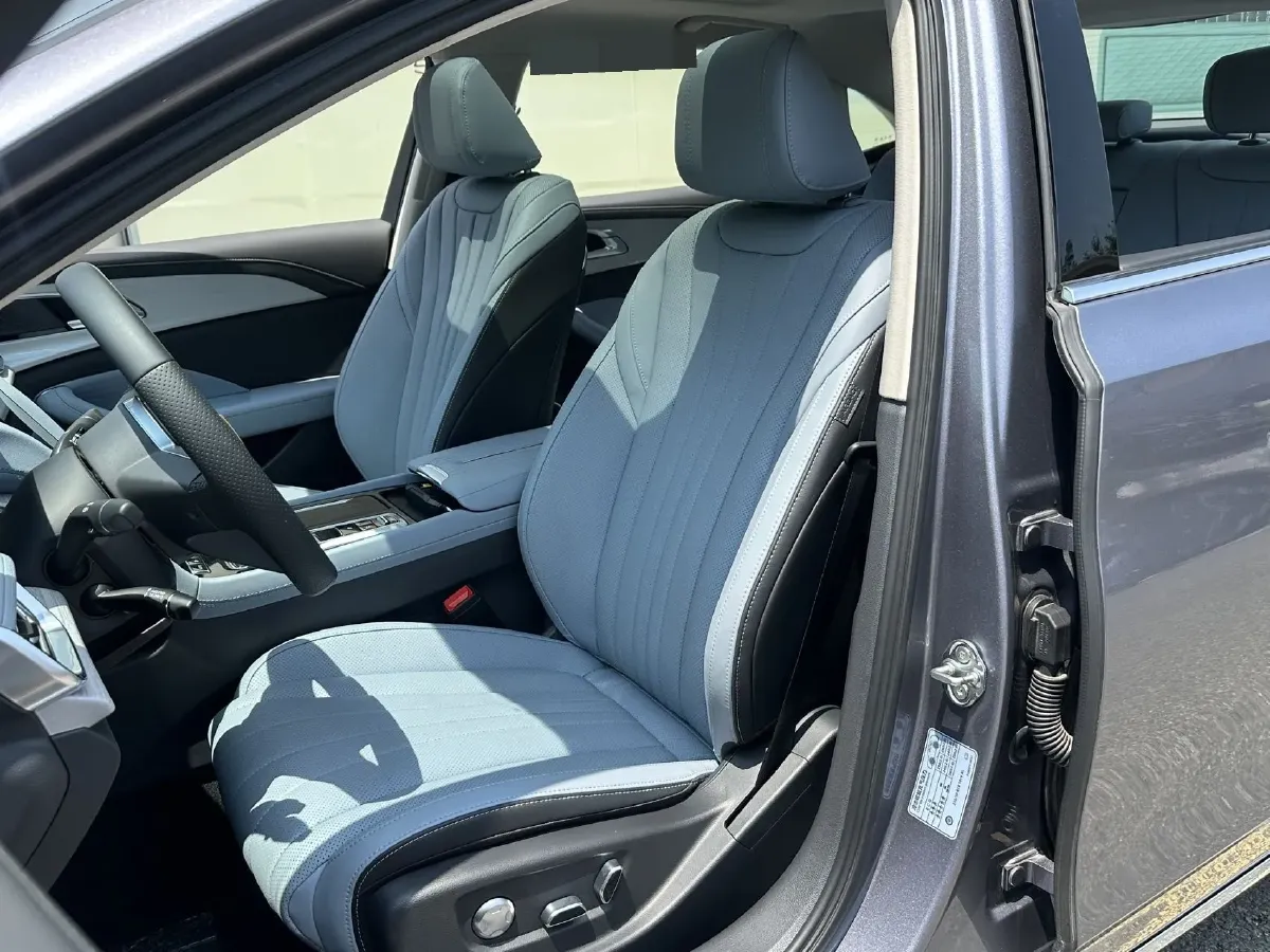 2025 HongQi H5 1.5T 150HP L4 1DHT PHEV,autocango,china used car exporter,china ev exporter,chinese used car exporter,chinese used ev exporter