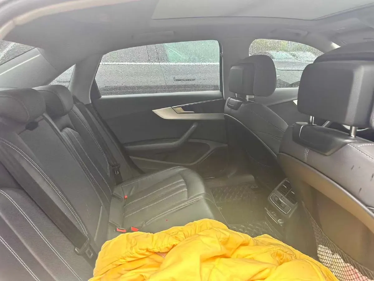 2020 Audi A4L 2.0T 190HP L4 7DCT,autocango,china used car exporter,china ev exporter,chinese used car exporter,chinese used ev exporter