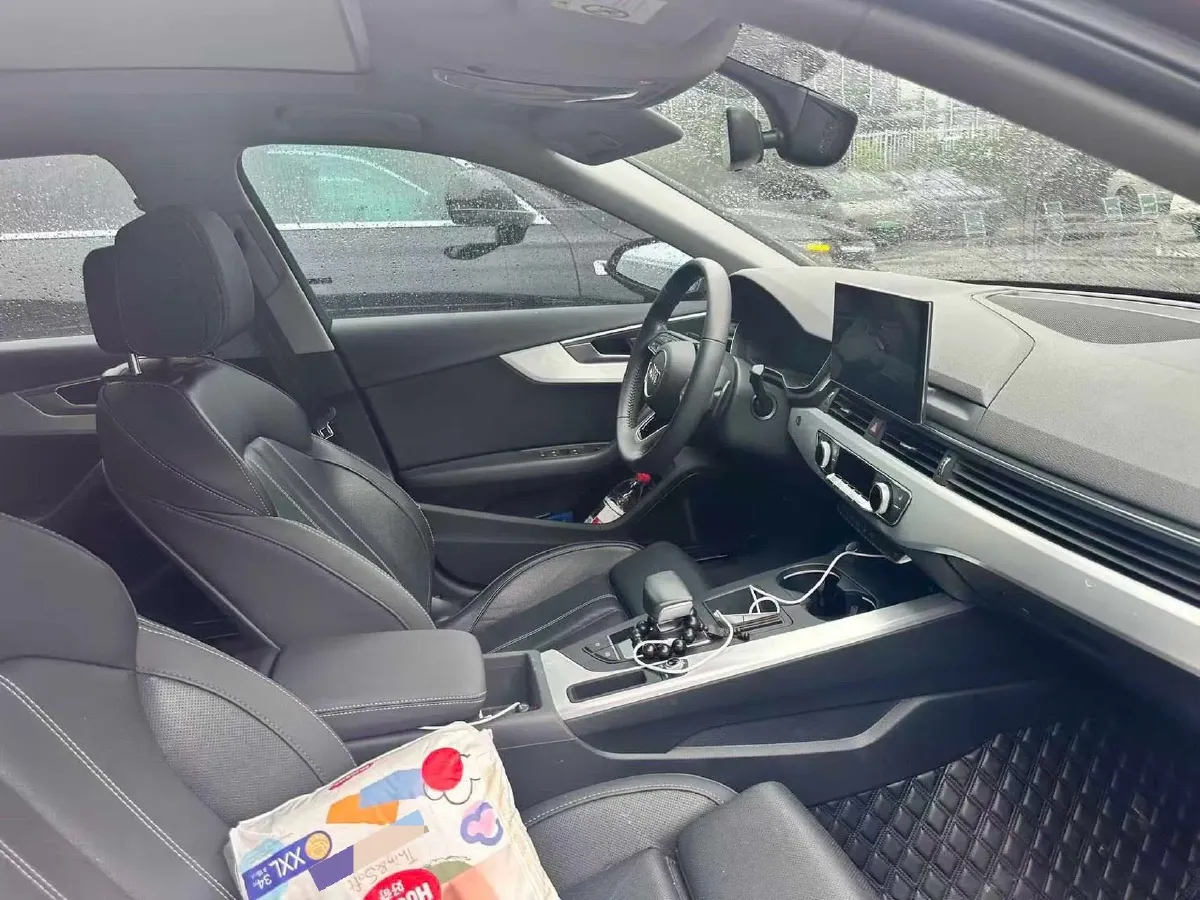 2020 Audi A4L 2.0T 190HP L4 7DCT,autocango,china used car exporter,china ev exporter,chinese used car exporter,chinese used ev exporter