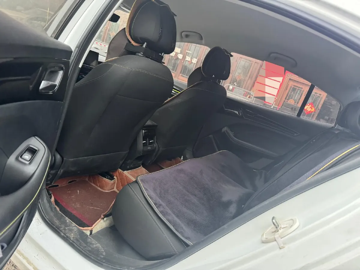 2021 Roewe i5 1.5L 120HP L4 5MT,autocango,china used car exporter,china ev exporter,chinese used car exporter,chinese used ev exporter