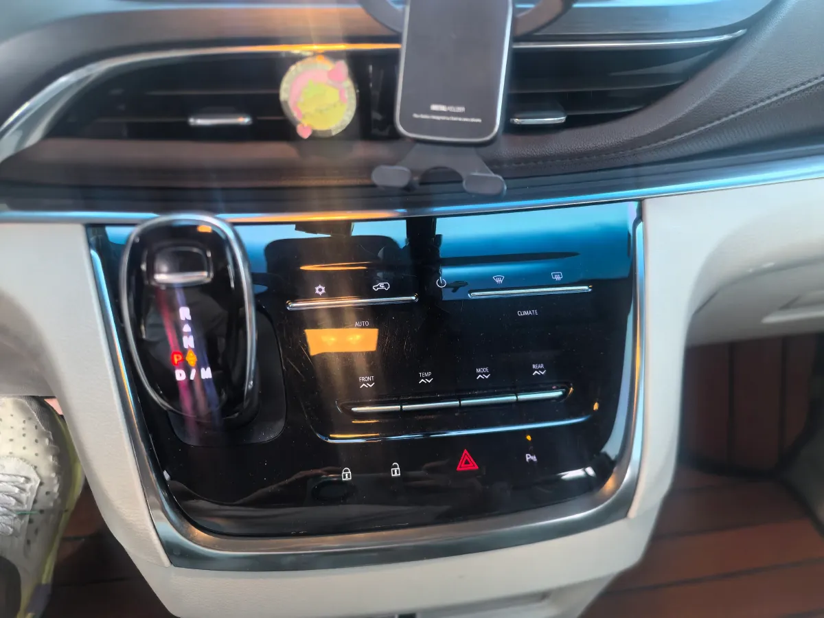 2021 Buick GL8 2.0T 237HP L4 9AT,autocango,china used car exporter,china ev exporter,chinese used car exporter,chinese used ev exporter