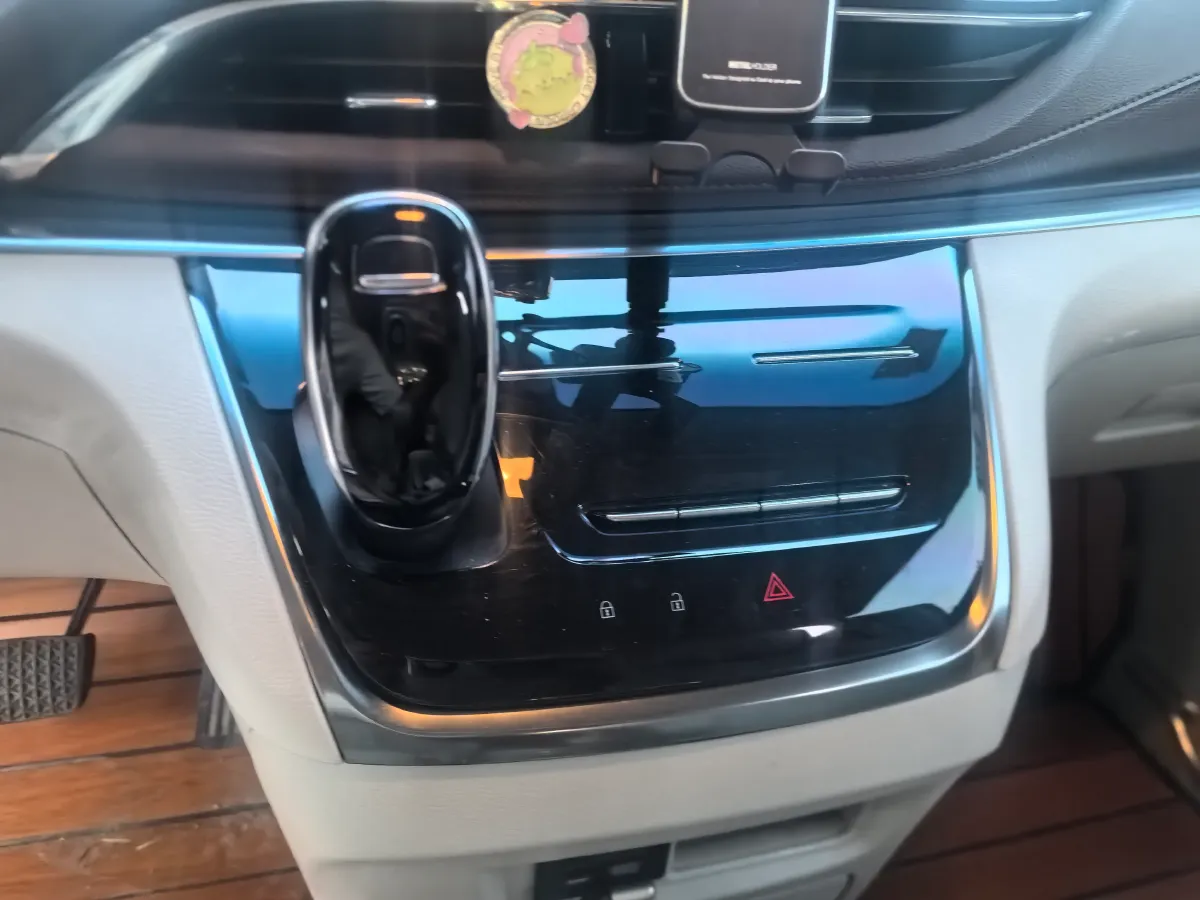 2021 Buick GL8 2.0T 237HP L4 9AT,autocango,china used car exporter,china ev exporter,chinese used car exporter,chinese used ev exporter