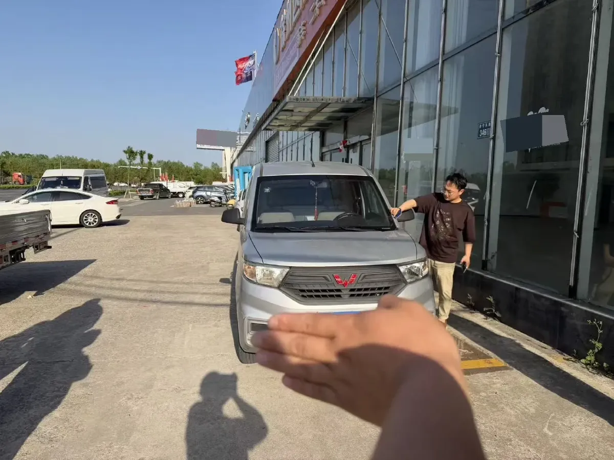 2019 WuLing HongGuang V 1.5L 99HP L4 6MT,autocango,china used car exporter,china ev exporter,chinese used car exporter,chinese used ev exporter