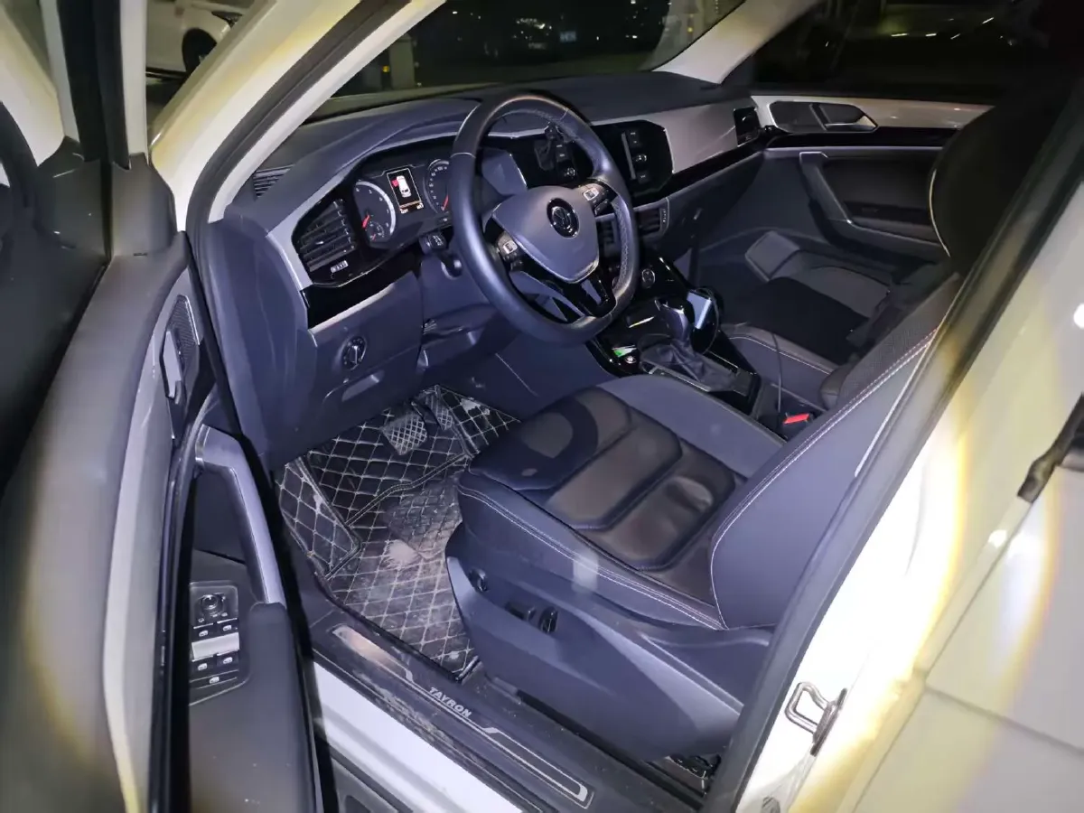 2019 Jeep Cherokee 2.0T 234HP L4 9AT,autocango,china used car exporter,china ev exporter,chinese used car exporter,chinese used ev exporter