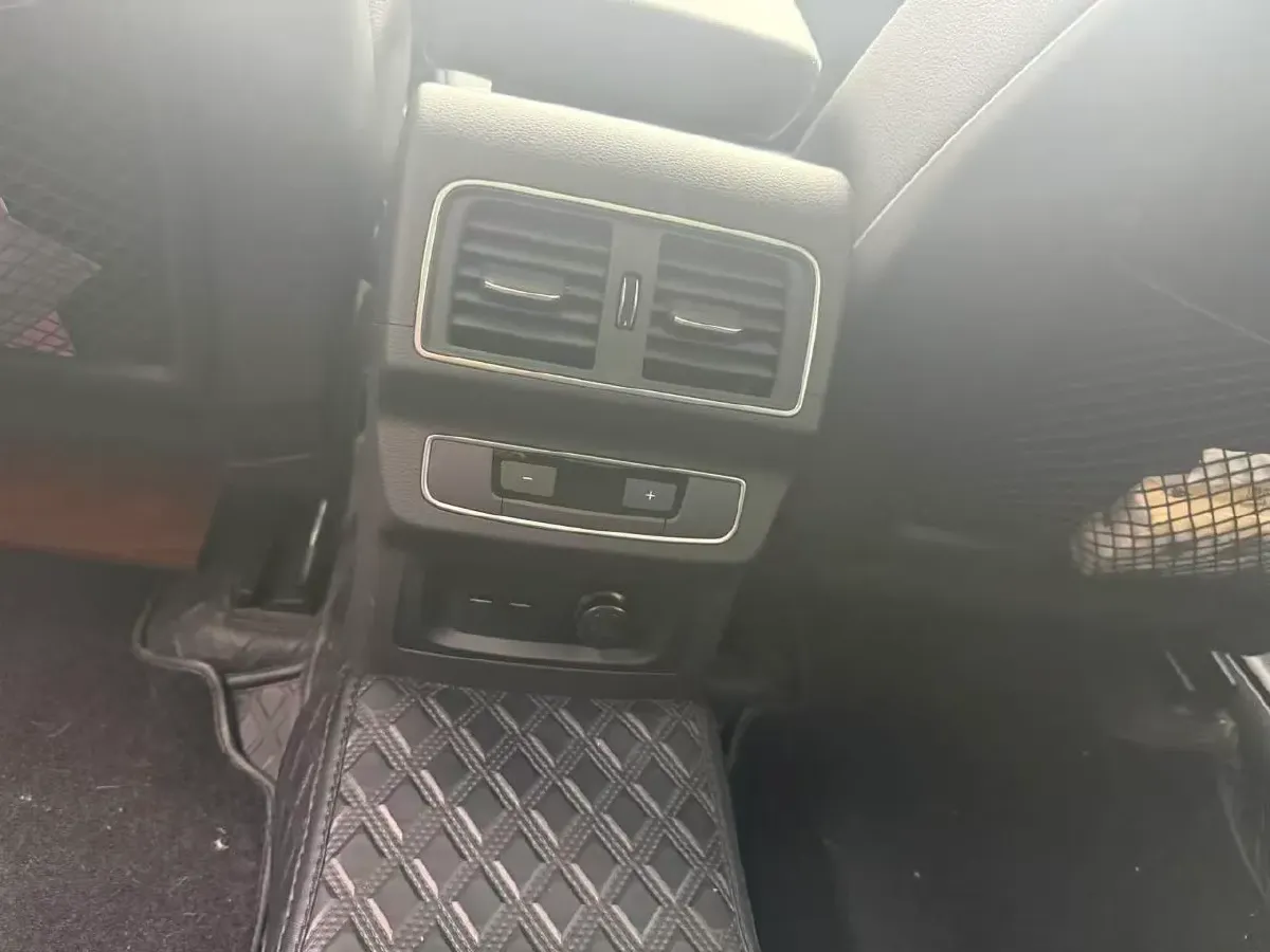 2020 Audi Q5L 2.0T 252HP L4 7DCT,autocango,china used car exporter,china ev exporter,chinese used car exporter,chinese used ev exporter