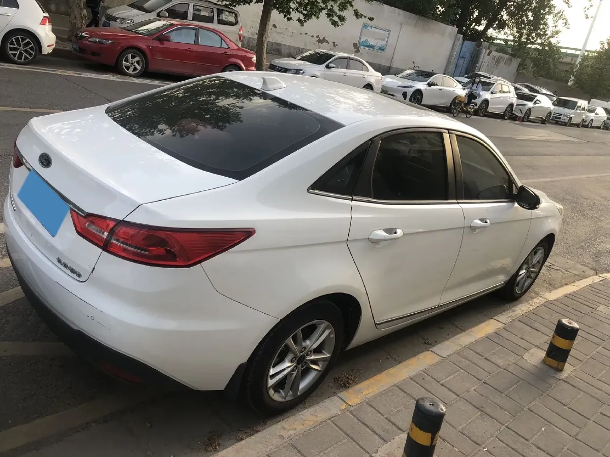 2019 Ford Escort 1.5L 122HP L3 6AT,autocango,china used car exporter,china ev exporter,chinese used car exporter,chinese used ev exporter