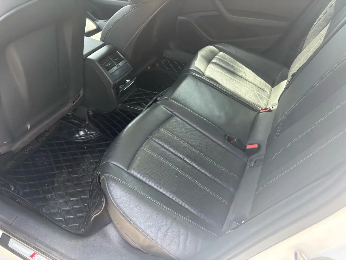 2020 Audi A4L 2.0T 190HP L4 7DCT,autocango,china used car exporter,china ev exporter,chinese used car exporter,chinese used ev exporter