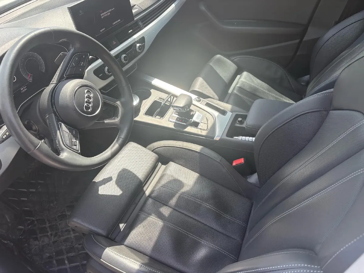 2020 Audi A4L 2.0T 190HP L4 7DCT,autocango,china used car exporter,china ev exporter,chinese used car exporter,chinese used ev exporter