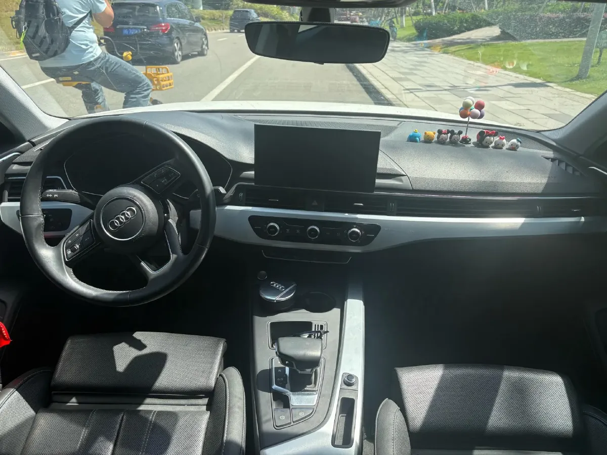 2020 Audi A4L 2.0T 190HP L4 7DCT,autocango,china used car exporter,china ev exporter,chinese used car exporter,chinese used ev exporter