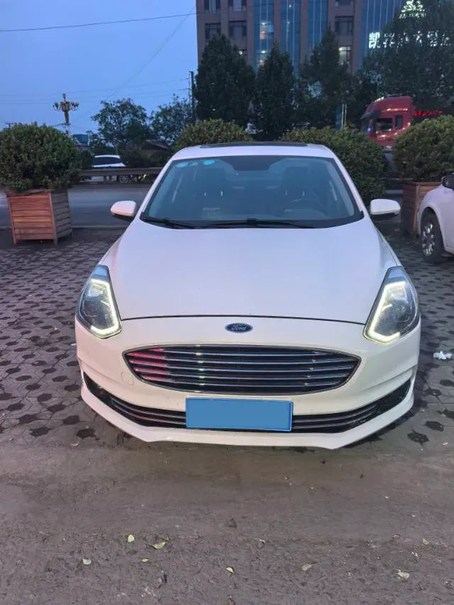 2019 Ford Escort 1.0T 128HP L3 6AT,autocango,china used car exporter,china ev exporter,chinese used car exporter,chinese used ev exporter